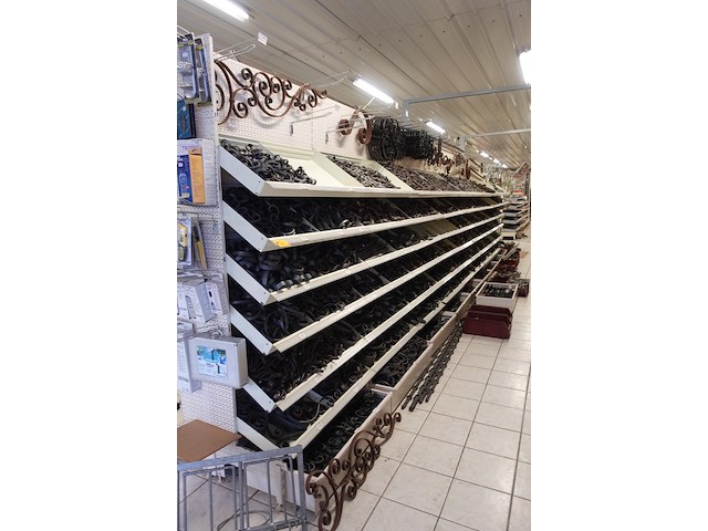 Volledige inhoud rek divers smeedwerk - afbeelding 12 van  27