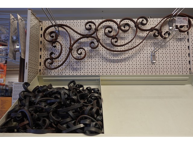 Volledige inhoud rek divers smeedwerk - afbeelding 22 van  27