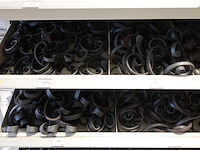 Volledige inhoud rek divers smeedwerk - afbeelding 23 van  27