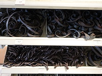 Volledige inhoud rek divers smeedwerk - afbeelding 24 van  27