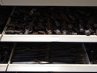 Volledige inhoud rek divers smeedwerk - afbeelding 26 van  27