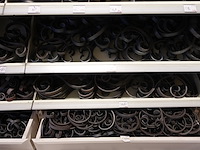 Volledige inhoud rek divers smeedwerk - afbeelding 27 van  27