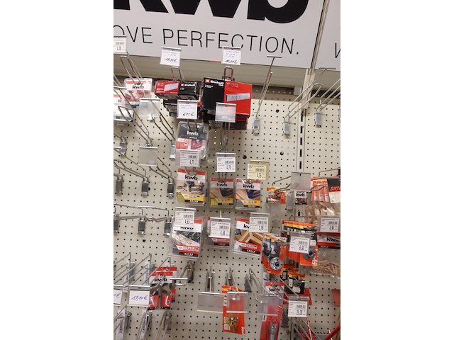 Volledige inhoud rek divers werkmateriaal - afbeelding 3 van  20