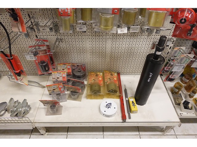 Volledige inhoud rek divers werkmateriaal - afbeelding 4 van  20