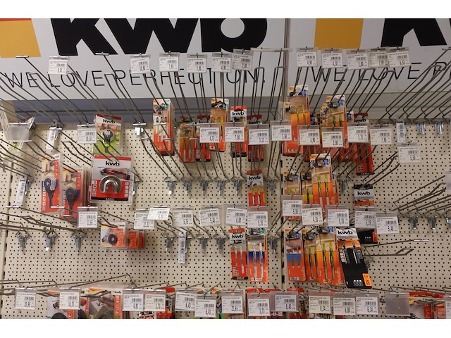 Volledige inhoud rek divers werkmateriaal - afbeelding 7 van  20