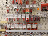 Volledige inhoud rek divers werkmateriaal - afbeelding 9 van  20