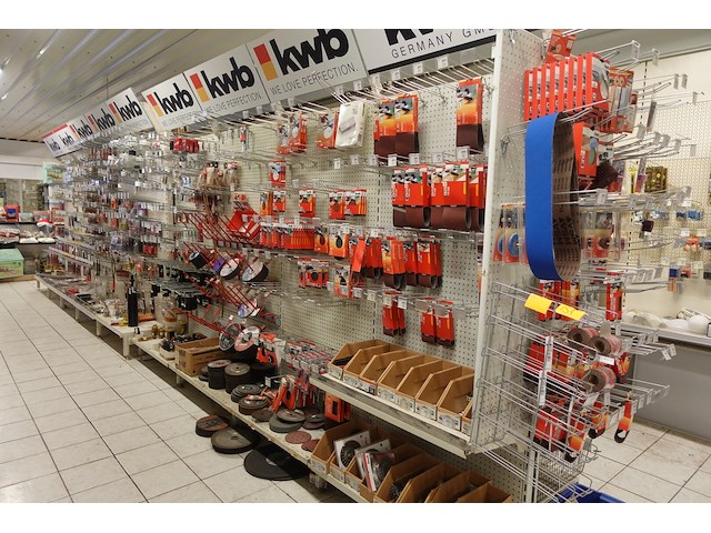 Volledige inhoud rek divers werkmateriaal - afbeelding 1 van  20