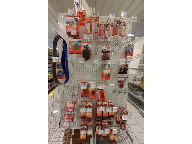 Volledige inhoud rek divers werkmateriaal - afbeelding 12 van  20