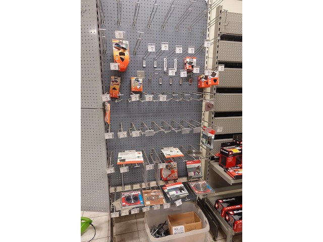 Volledige inhoud rek divers werkmateriaal - afbeelding 14 van  20