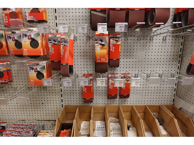 Volledige inhoud rek divers werkmateriaal - afbeelding 16 van  20