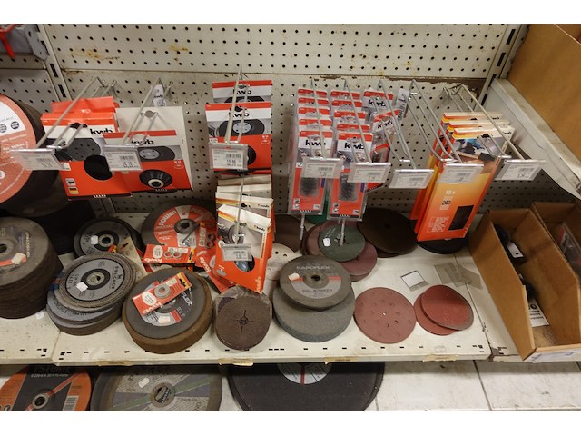 Volledige inhoud rek divers werkmateriaal - afbeelding 19 van  20