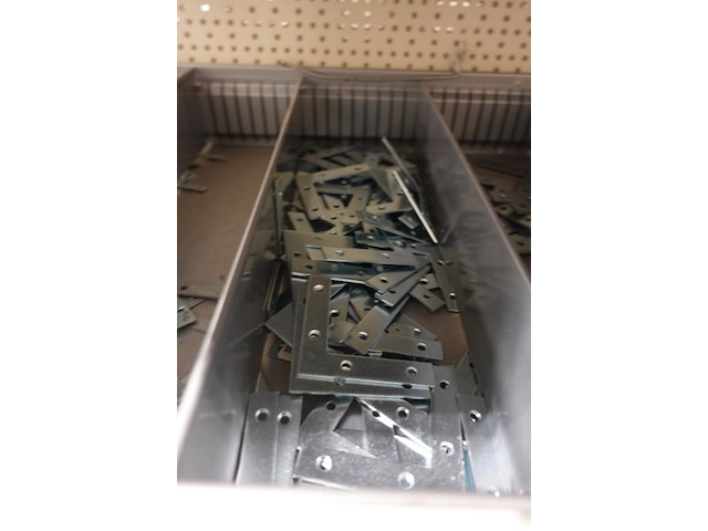 Volledige inhoud rek diverse ijzerwaren - afbeelding 4 van  13