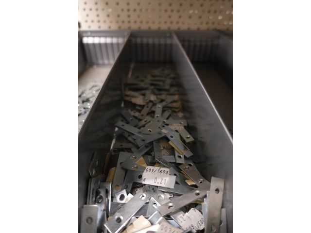 Volledige inhoud rek diverse ijzerwaren - afbeelding 5 van  13