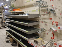 Volledige inhoud rek diverse ijzerwaren - afbeelding 1 van  13