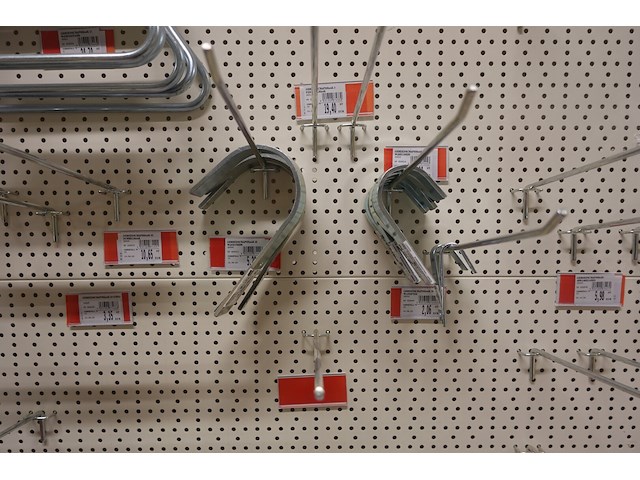 Volledige inhoud rek diverse ijzerwaren - afbeelding 7 van  13