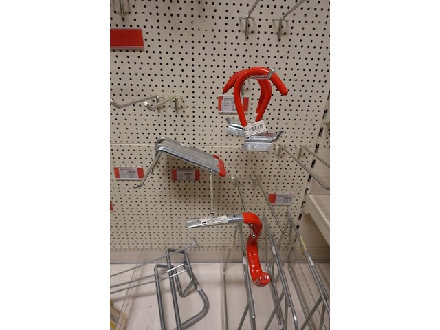 Volledige inhoud rek diverse ijzerwaren - afbeelding 8 van  13