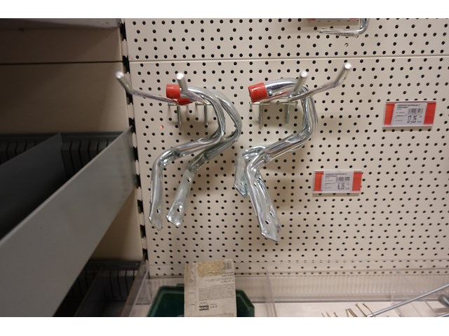 Volledige inhoud rek diverse ijzerwaren - afbeelding 9 van  13