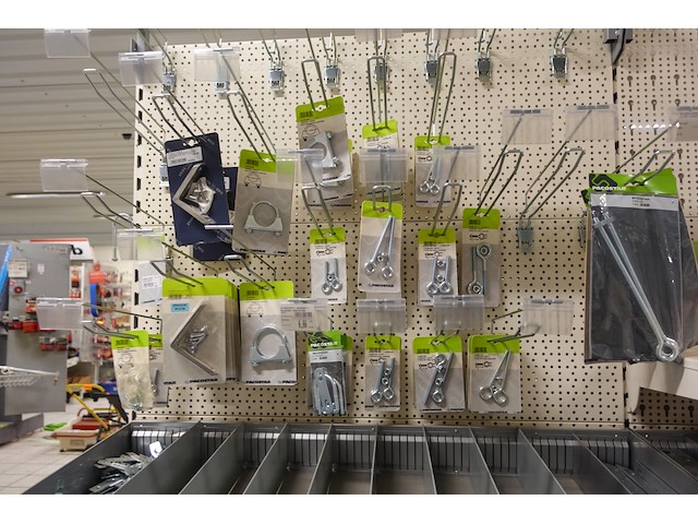 Volledige inhoud rek diverse ijzerwaren - afbeelding 11 van  13