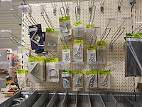 Volledige inhoud rek diverse ijzerwaren - afbeelding 11 van  13