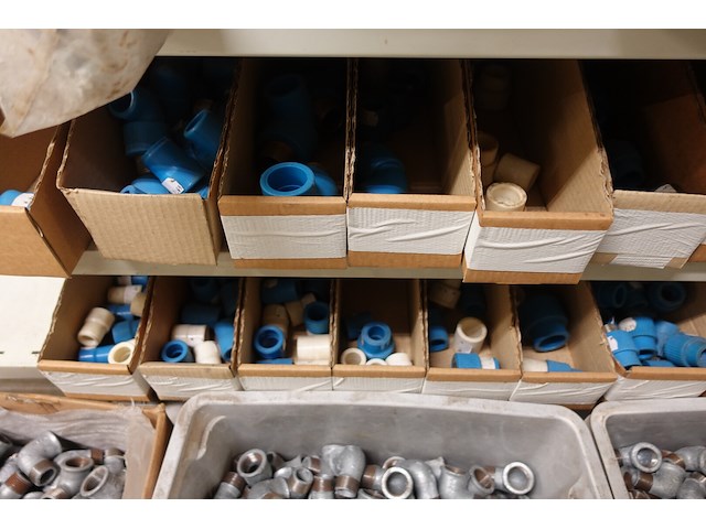 Volledige inhoud rek diverse ijzerwaren - afbeelding 5 van  16