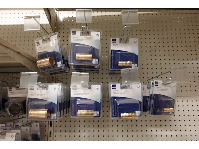 Volledige inhoud rek diverse ijzerwaren - afbeelding 7 van  16