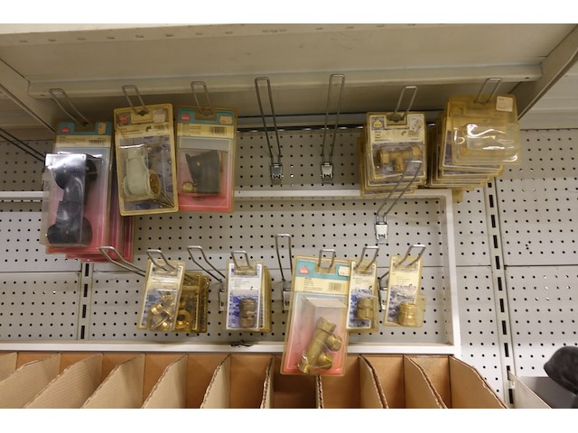 Volledige inhoud rek diverse ijzerwaren - afbeelding 9 van  16