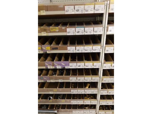 Volledige inhoud rek diverse ijzerwaren - afbeelding 11 van  16