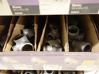 Volledige inhoud rek diverse ijzerwaren - afbeelding 13 van  16