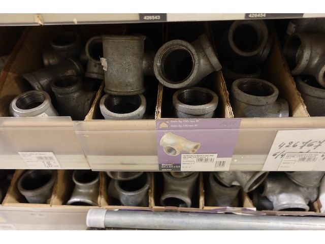 Volledige inhoud rek diverse ijzerwaren - afbeelding 14 van  16