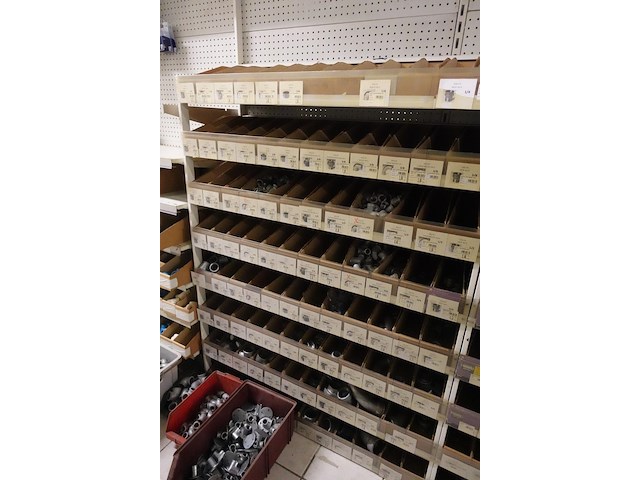 Volledige inhoud rek diverse ijzerwaren - afbeelding 15 van  16