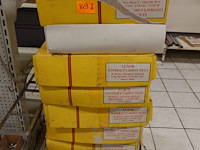 Volledige inhoud rek diverse tapijten - afbeelding 1 van  9