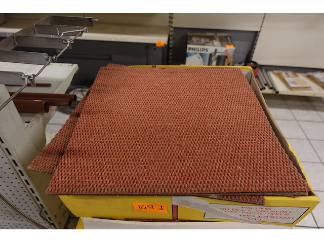 Volledige inhoud rek diverse tapijten - afbeelding 2 van  9