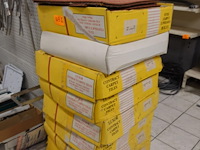 Volledige inhoud rek diverse tapijten - afbeelding 3 van  9