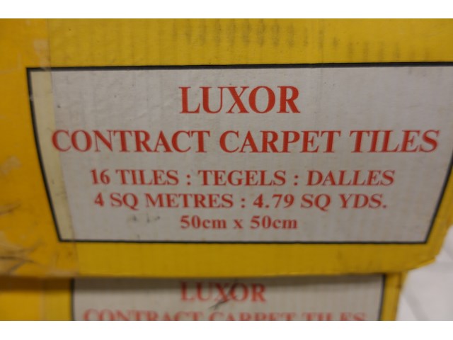 Volledige inhoud rek diverse tapijten - afbeelding 4 van  9