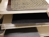 Volledige inhoud rek diverse tapijten - afbeelding 5 van  9