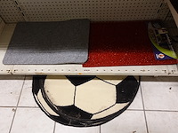 Volledige inhoud rek diverse tapijten - afbeelding 7 van  9