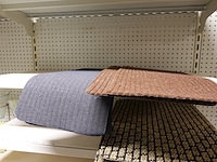 Volledige inhoud rek diverse tapijten - afbeelding 9 van  9