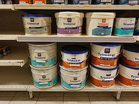 Volledige inhoud rek diverse verven - afbeelding 2 van  13