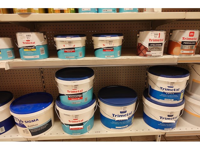 Volledige inhoud rek diverse verven - afbeelding 4 van  13