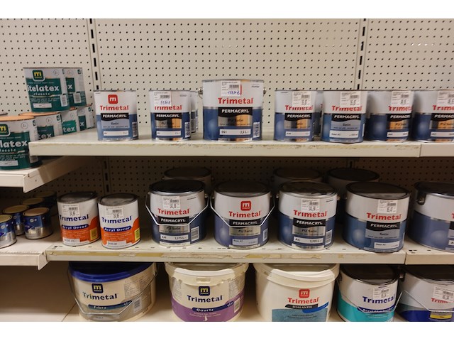 Volledige inhoud rek diverse verven - afbeelding 11 van  13