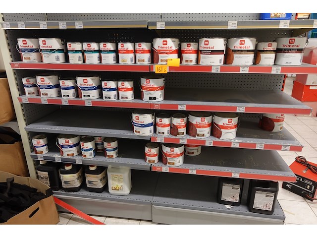 Volledige inhoud rek diverse verven/producten - afbeelding 1 van  5