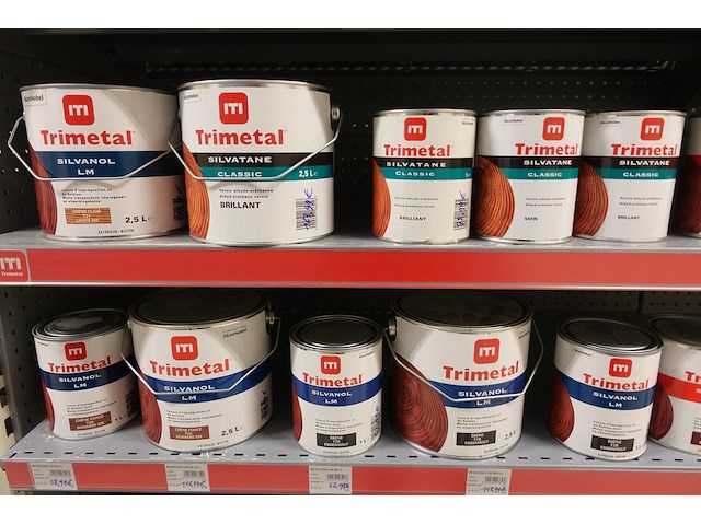 Volledige inhoud rek diverse verven/producten - afbeelding 2 van  5