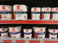 Volledige inhoud rek diverse verven/producten - afbeelding 2 van  5