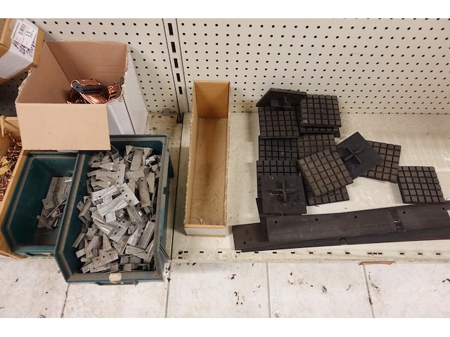 Volledige inhoud rek diversen - afbeelding 2 van  4