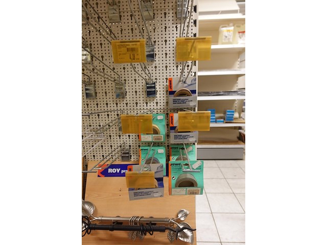 Volledige inhoud rek diversen - afbeelding 4 van  9