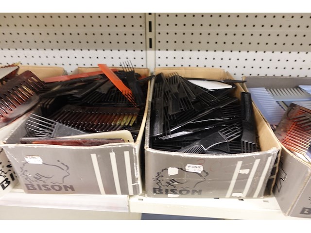 Volledige inhoud rek diversen - afbeelding 2 van  18