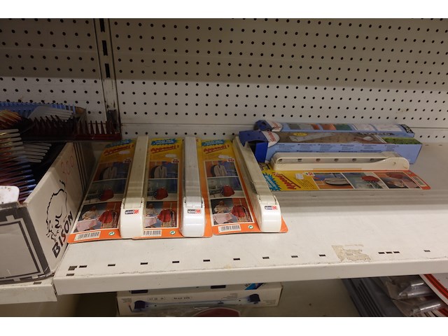 Volledige inhoud rek diversen - afbeelding 4 van  18