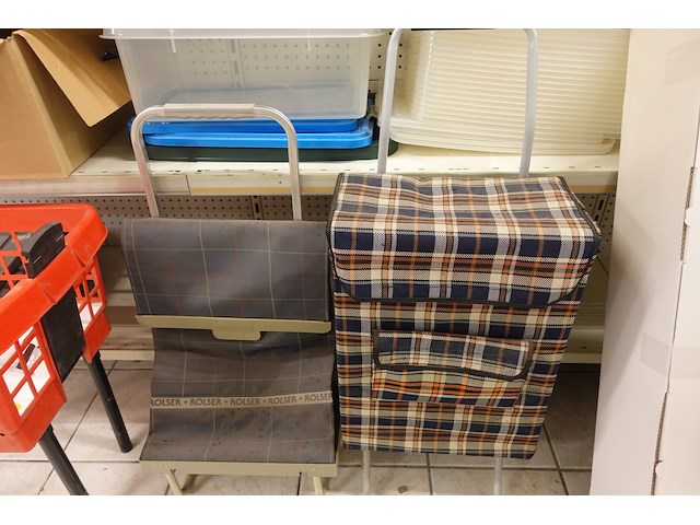 Volledige inhoud rek diversen - afbeelding 9 van  18