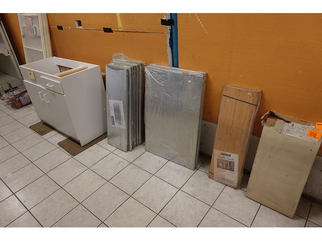 Volledige inhoud rek diversen - afbeelding 1 van  18