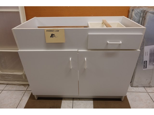 Volledige inhoud rek diversen - afbeelding 15 van  18